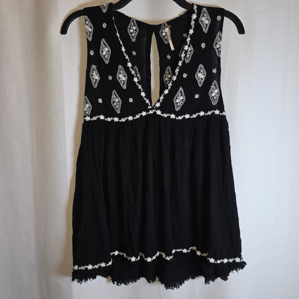 Free People Black And White Embroidered Sleeveless Boho Top Sz XS Opening Back